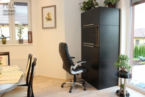 Řešení práce doma skříní "Home Office".