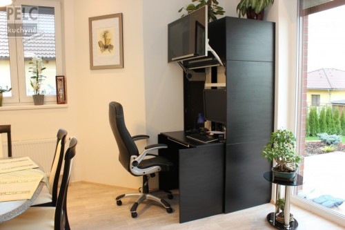 Ukázka užívání skříně "Home Office".