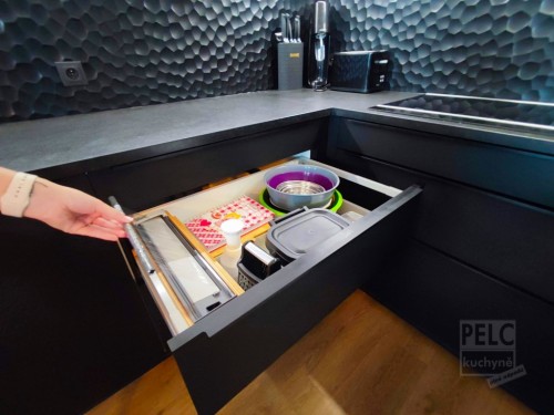 Foliovačka s adaptérem pro 400 metrovou roli folie, skvělý pomocník a oblíbená vychytávka.