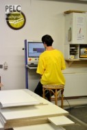 Kontrola nastavení CNC frézy.