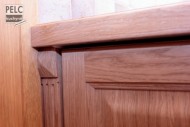 detail opracování sloupku kolem dveřních obložek u myčky