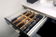 Při vysunutí zásuvky získáte automaticky přístup do horní části.