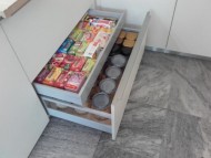 I sem se vešla vnitřní zásuvka. Třeba na čaje. 