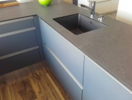Detail povrchu při plném osvětlení.